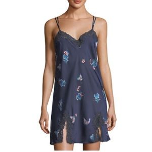 New NATORI Papillion Print Midnight Satin Chamise Size Large
